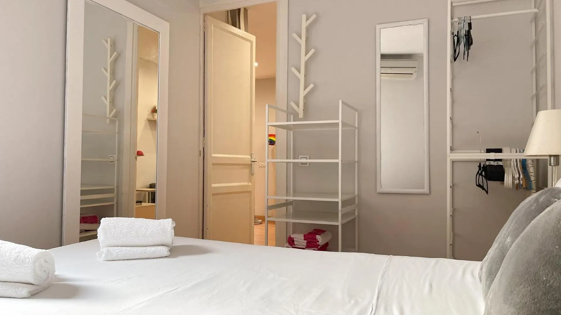 Creu Fira Hostafrancs Apartment Barcelona
